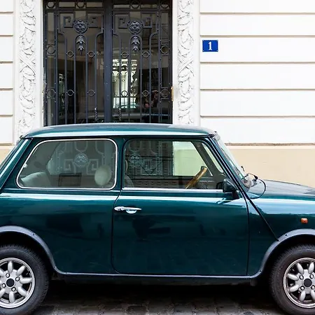 Veeve - Retro Chic In Petit Montrouge